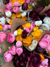 Load image into Gallery viewer, Spring Ranunculus Bouquet CSA
